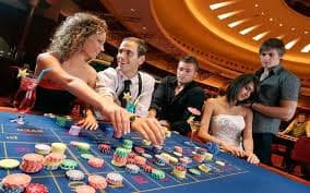 Live Hot Pot dealer and card table streamed on indobola338 mobile